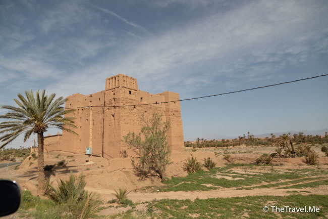 「kasbah」是阿拉伯语,本解作市中心和大本营,现在则泛指要塞和堡垒.